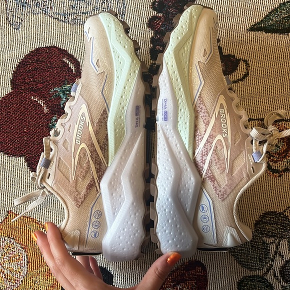 Brooks Caldera 7 Trail Shoes size 7 NEVER WORN - Picture 4 of 4